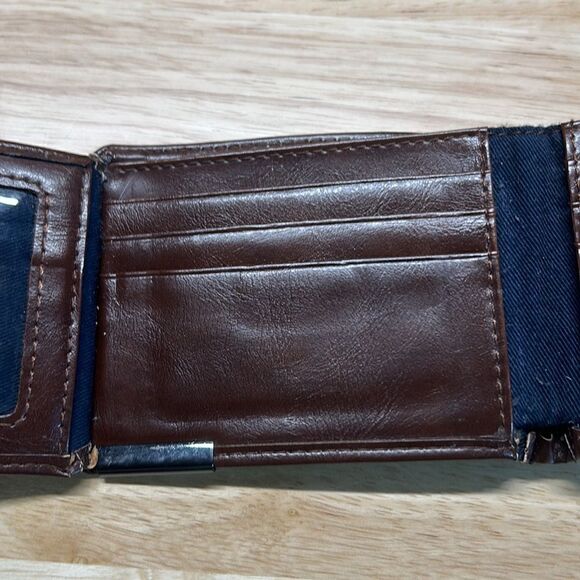 Brown Dockers Leather Wallet - Picture 6 of 8